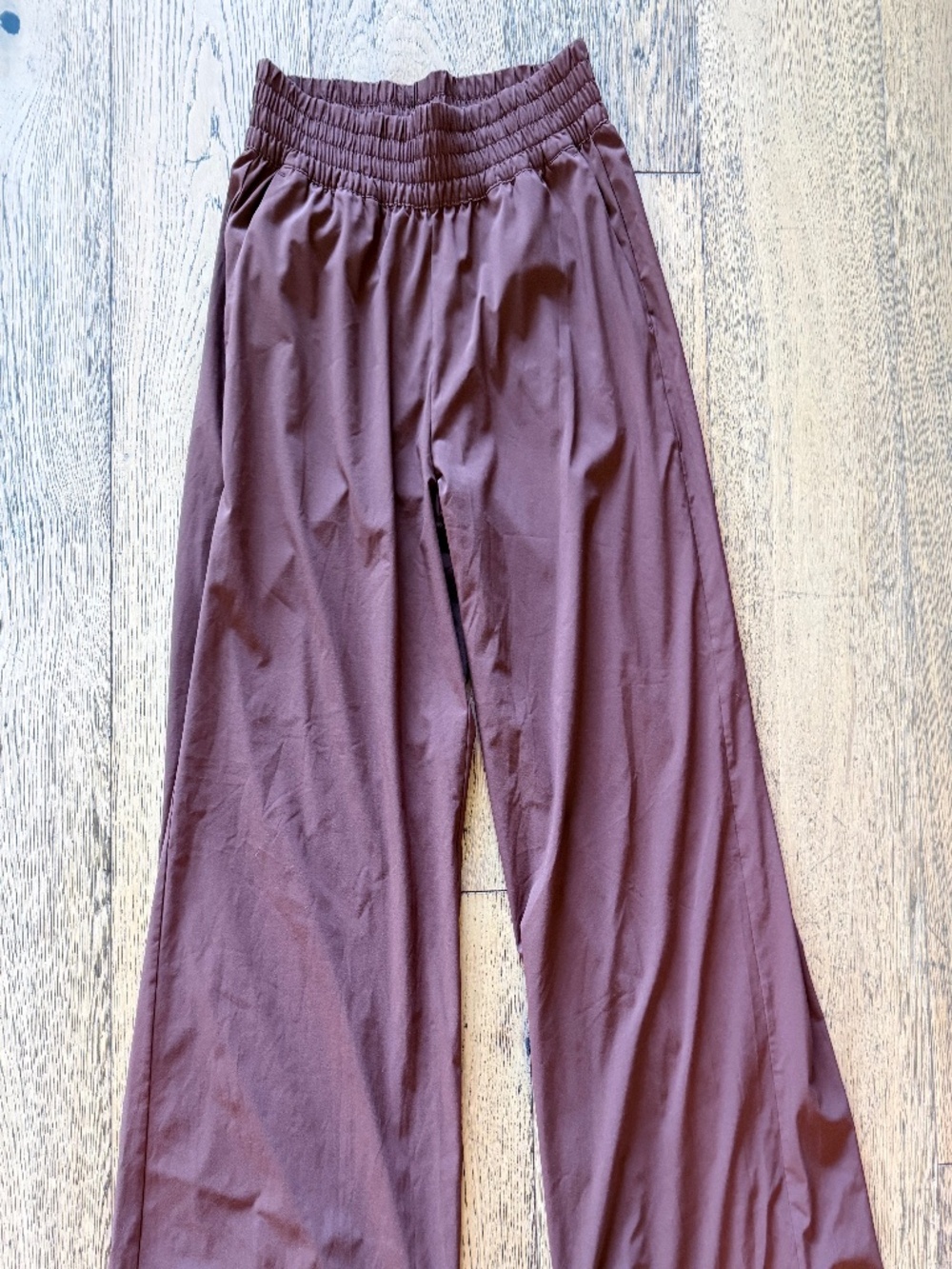 Vuori Villa Wideleg Pants in Burnt Sienna, Size M - Picture 8 of 8
